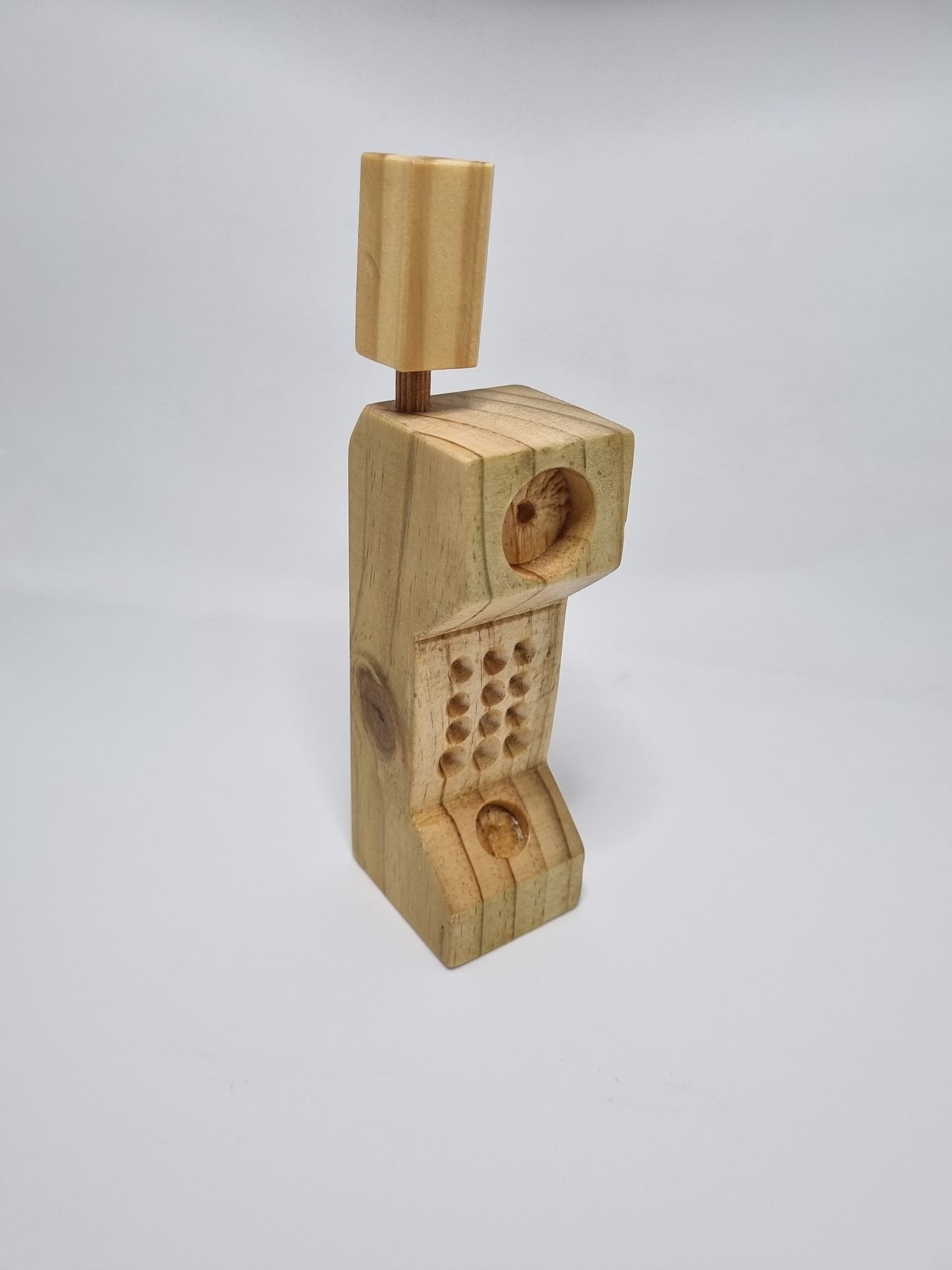 Celular antiguo de madera