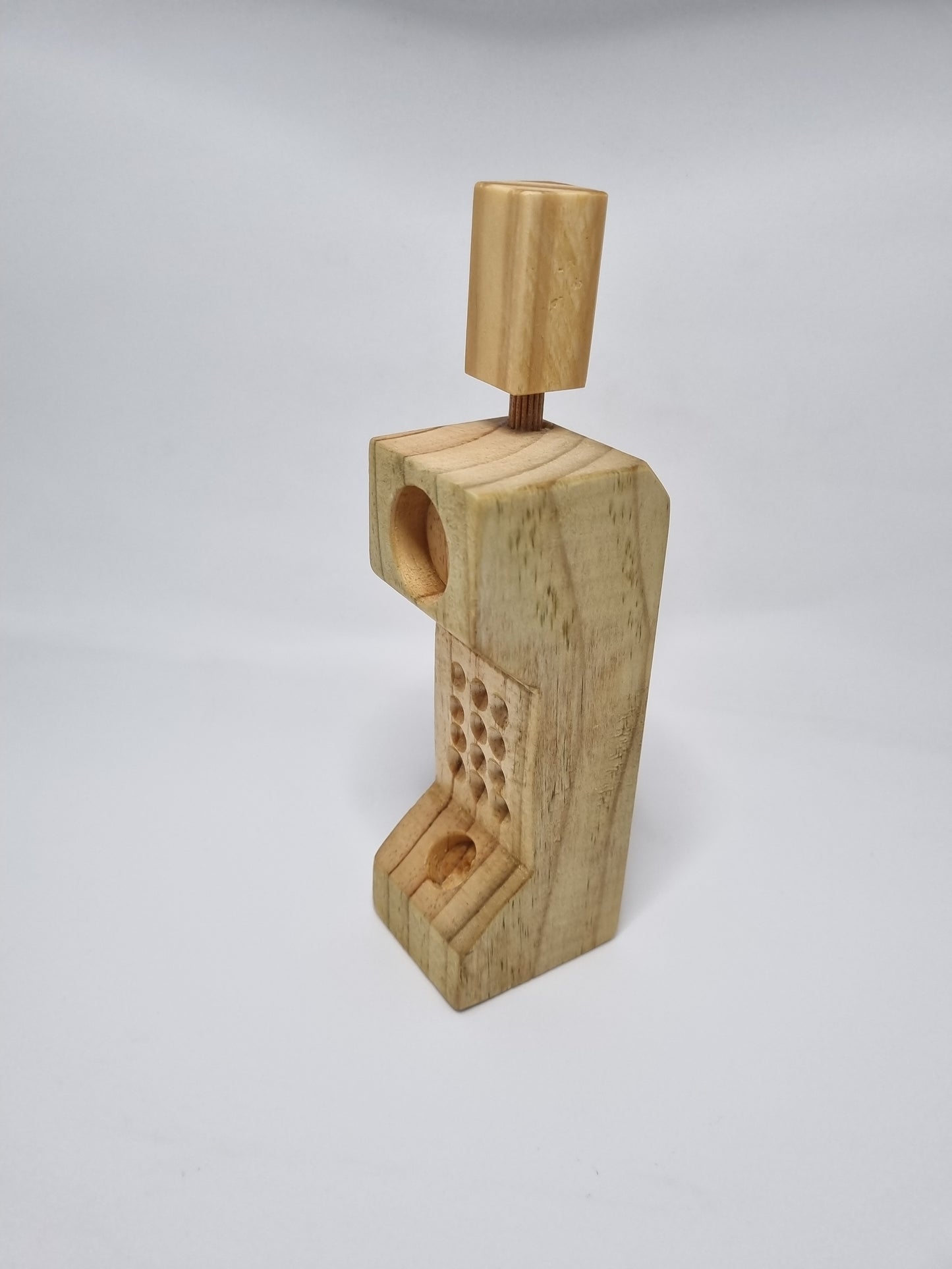 Celular antiguo de madera