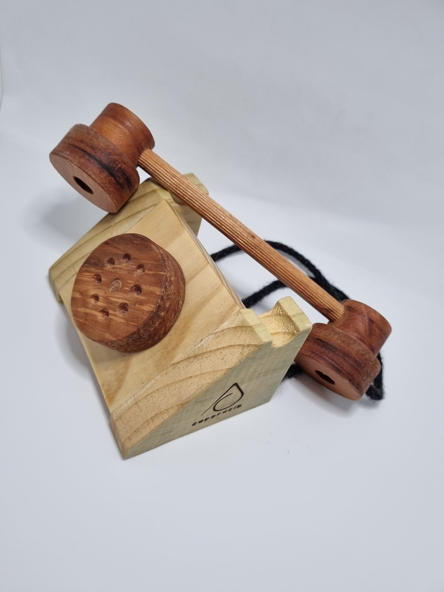 Teléfono de madera